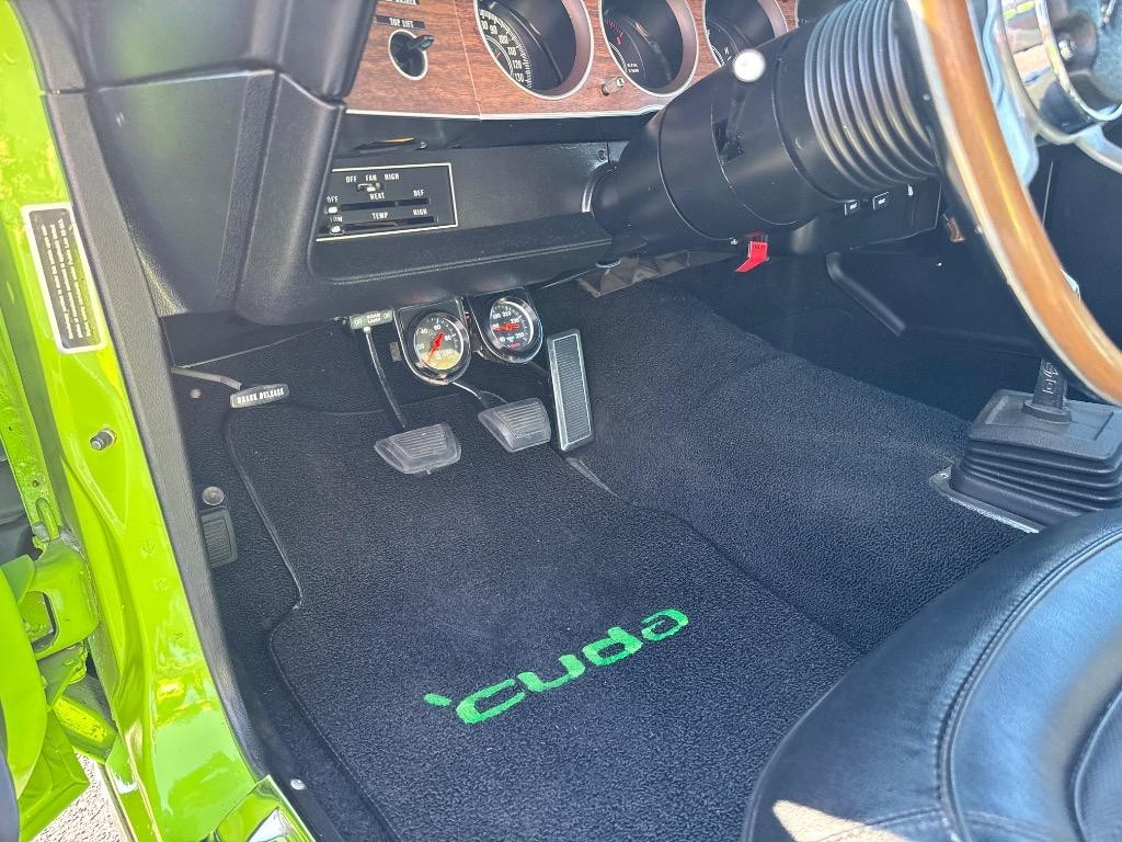 Plymouth-Cuda-Convertible-528-CI-Hemi-Resto-mod-5-speed-tremec-1970-34