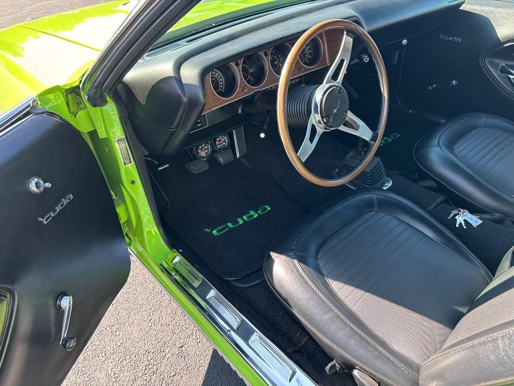 Plymouth-Cuda-Convertible-528-CI-Hemi-Resto-mod-5-speed-tremec-1970-36