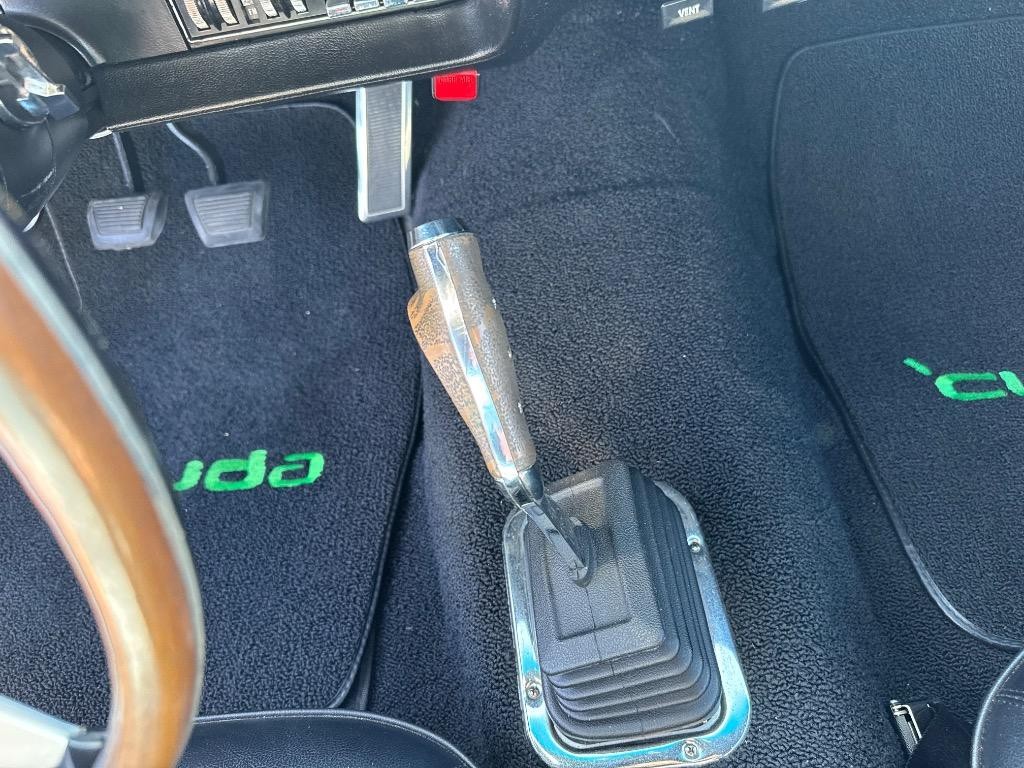 Plymouth-Cuda-Convertible-528-CI-Hemi-Resto-mod-5-speed-tremec-1970-38