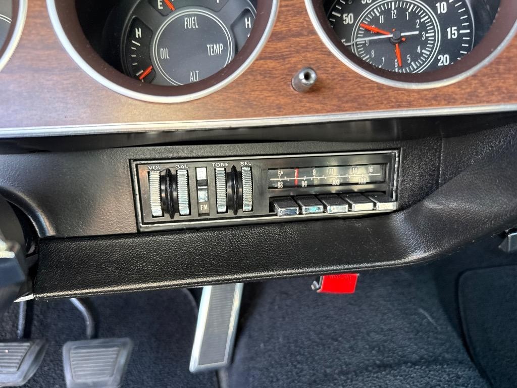 Plymouth-Cuda-Convertible-528-CI-Hemi-Resto-mod-5-speed-tremec-1970-39