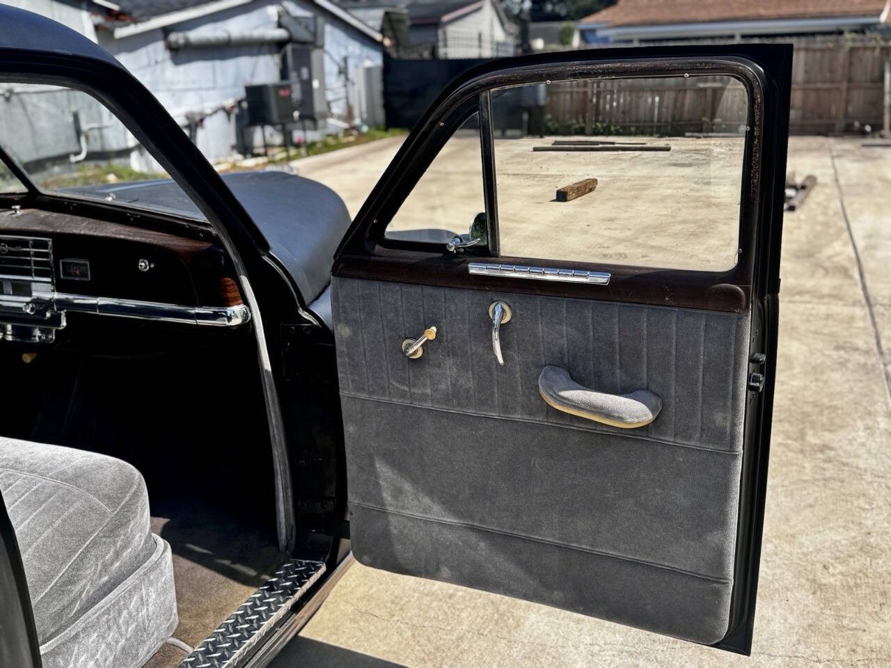 Plymouth-Deluxe-1950-Sedan-10