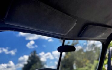 Plymouth-Deluxe-1950-Sedan-14