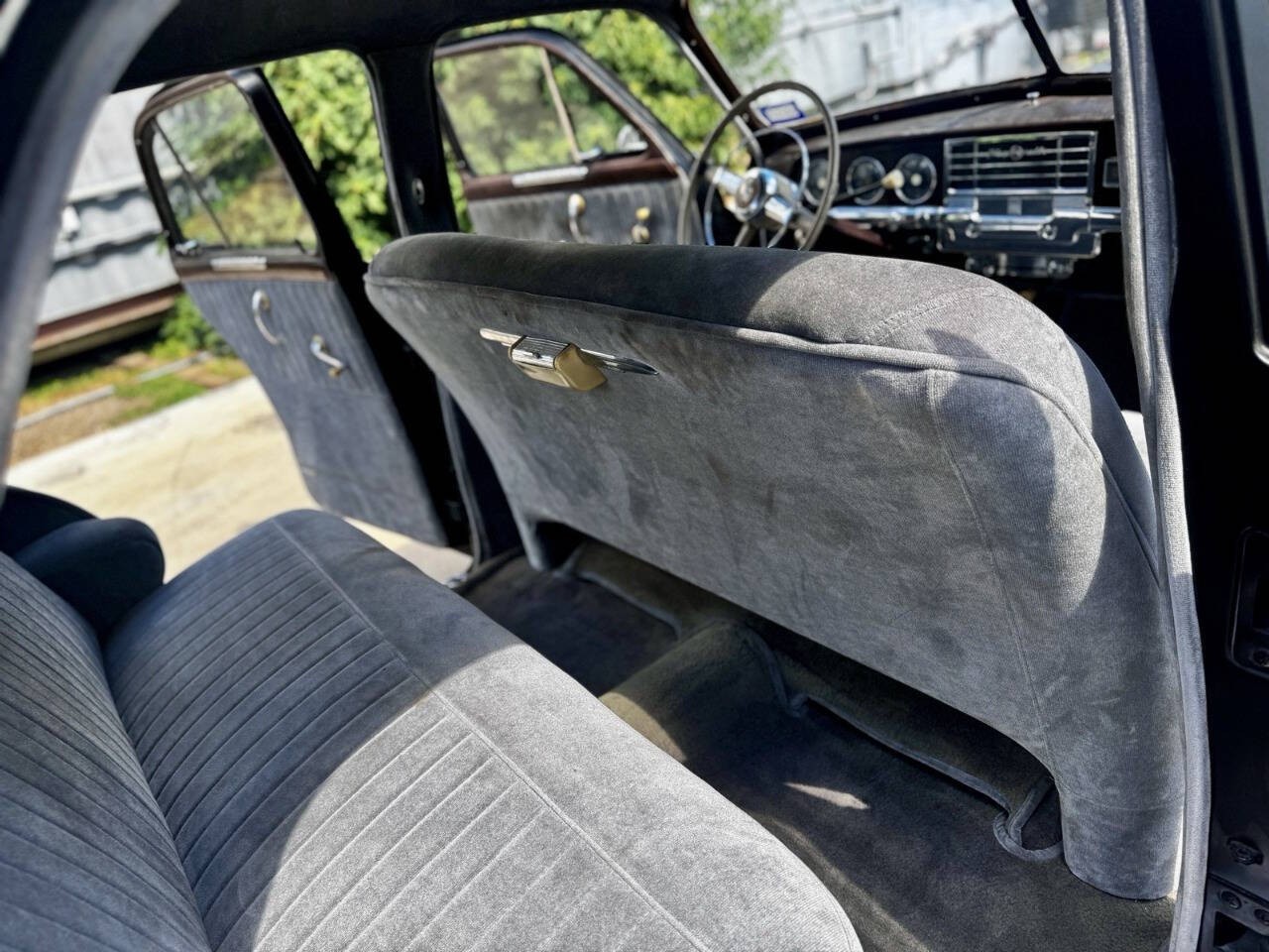 Plymouth-Deluxe-1950-Sedan-19