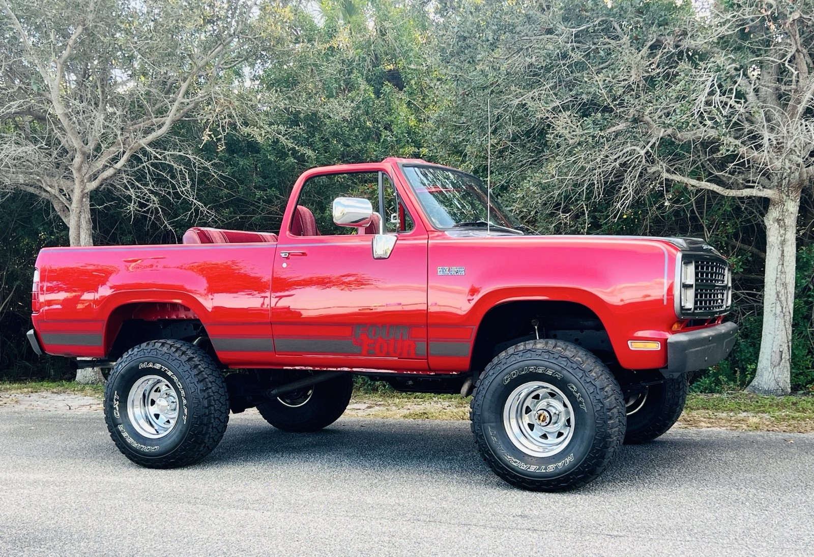Plymouth-Duster-1980-SUV-12