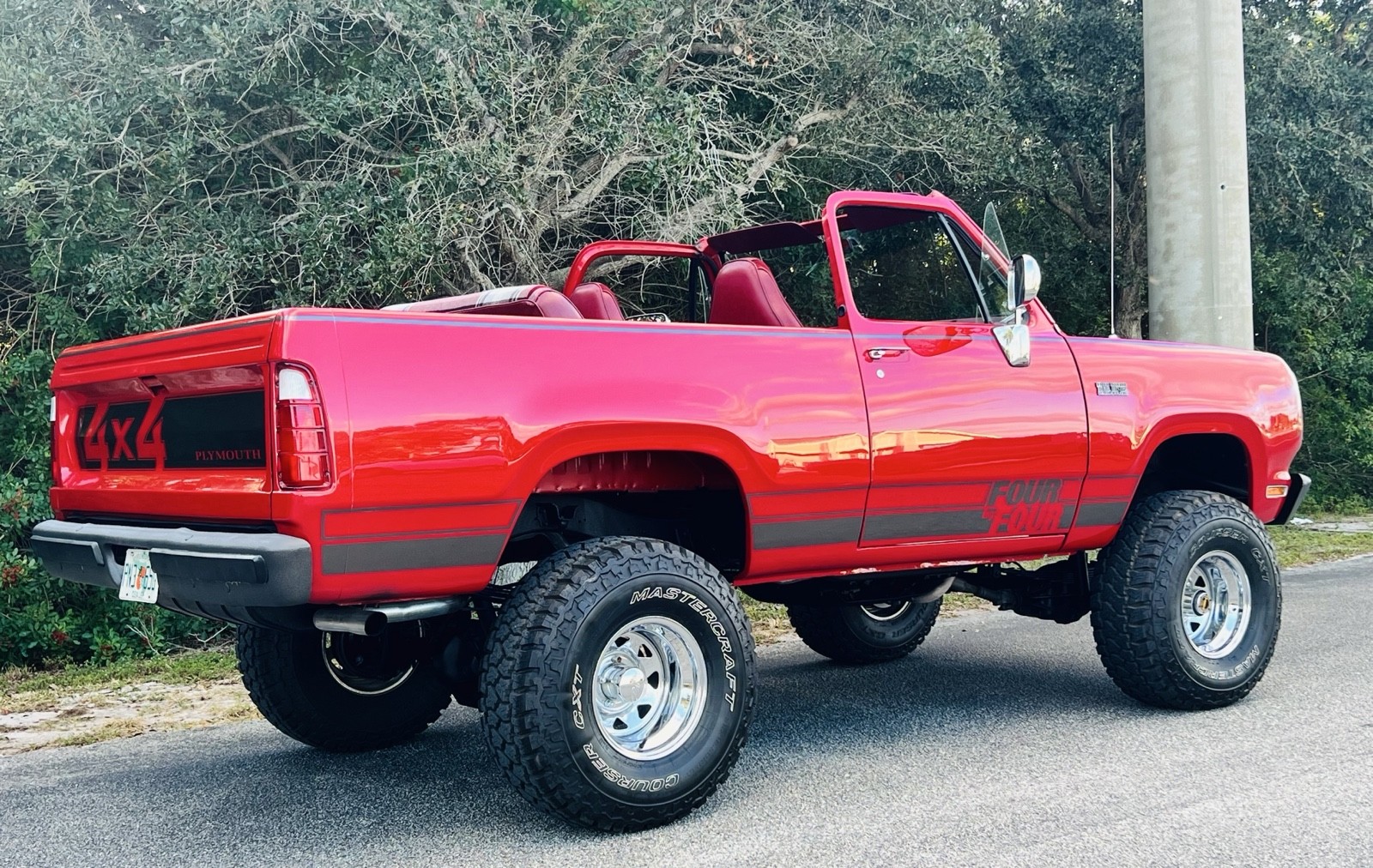 Plymouth-Duster-1980-SUV-13