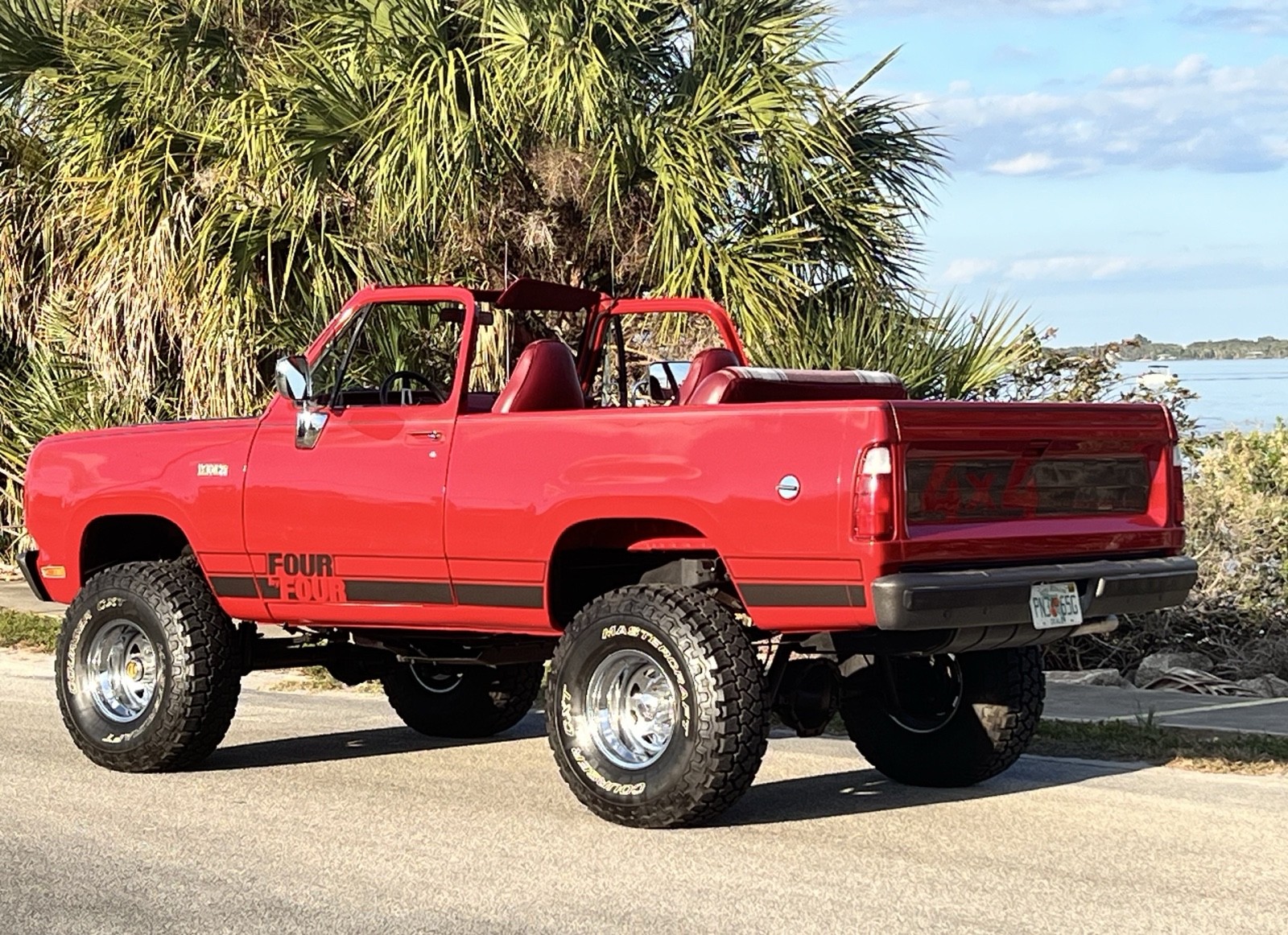 Plymouth-Duster-1980-SUV-3