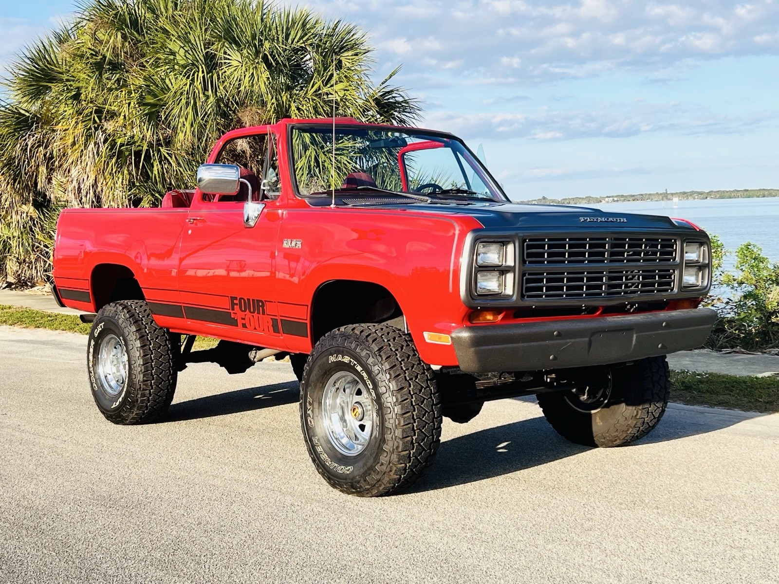 Plymouth-Duster-1980-SUV-4