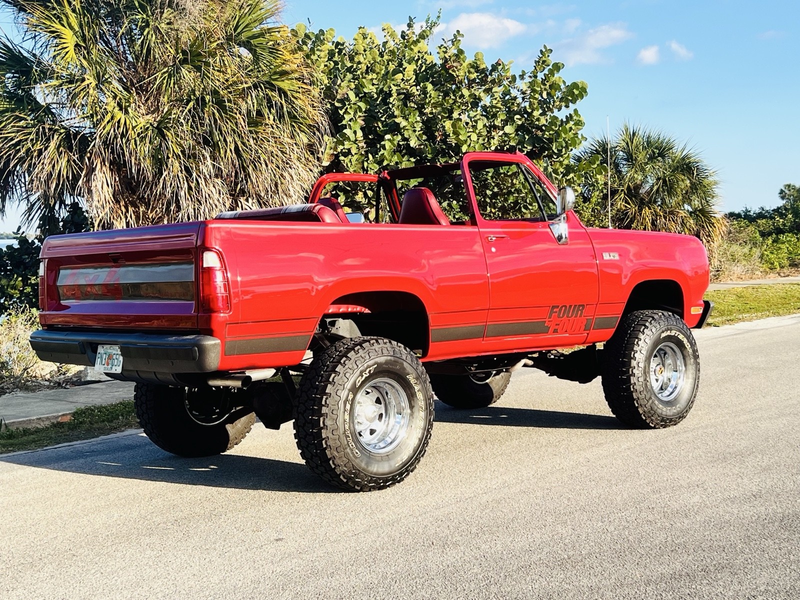 Plymouth-Duster-1980-SUV-5