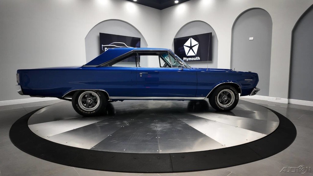 Plymouth-GTX-1967-4