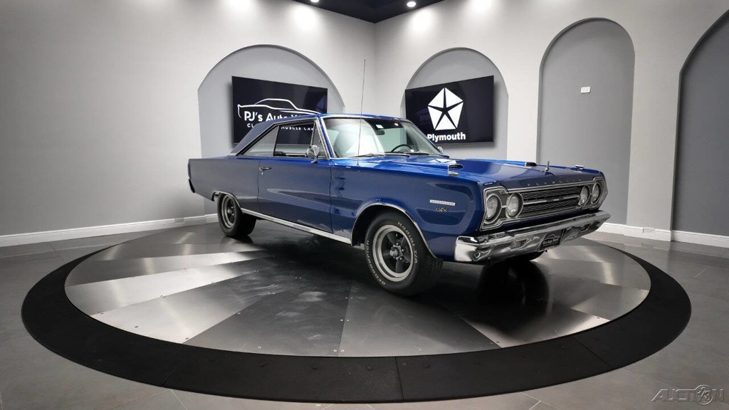 Plymouth-GTX-1967-5