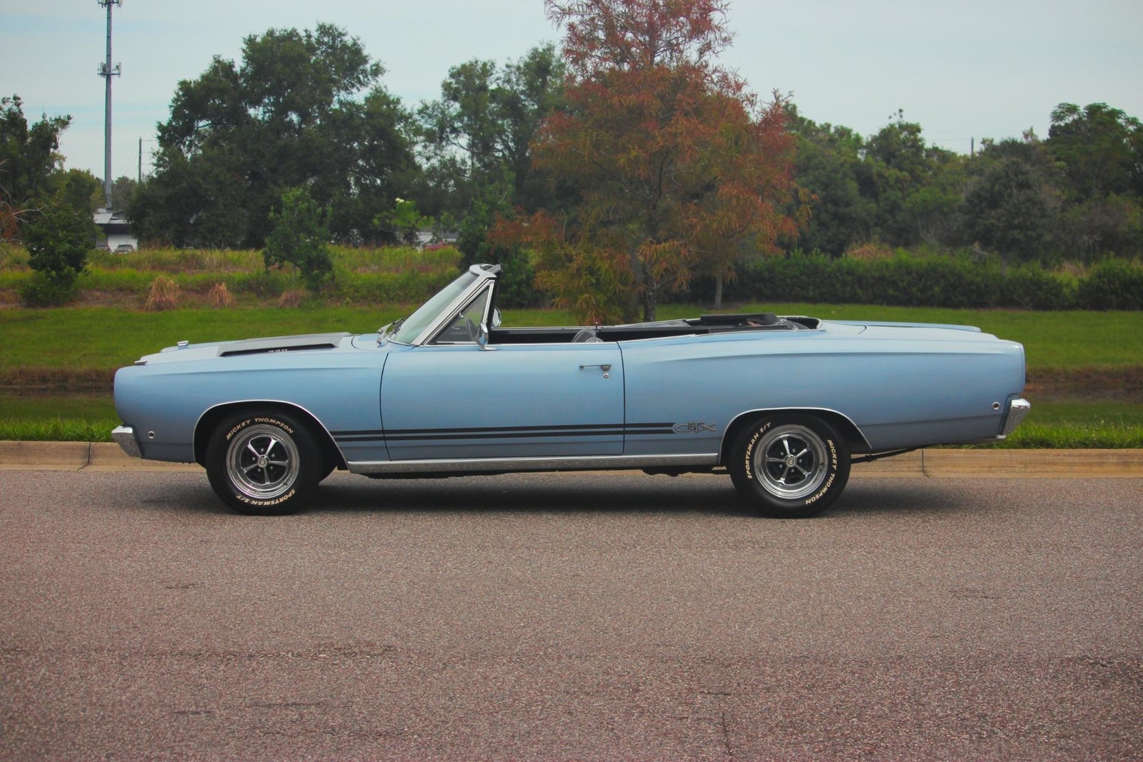 Plymouth-GTX-1968-2-Door-1
