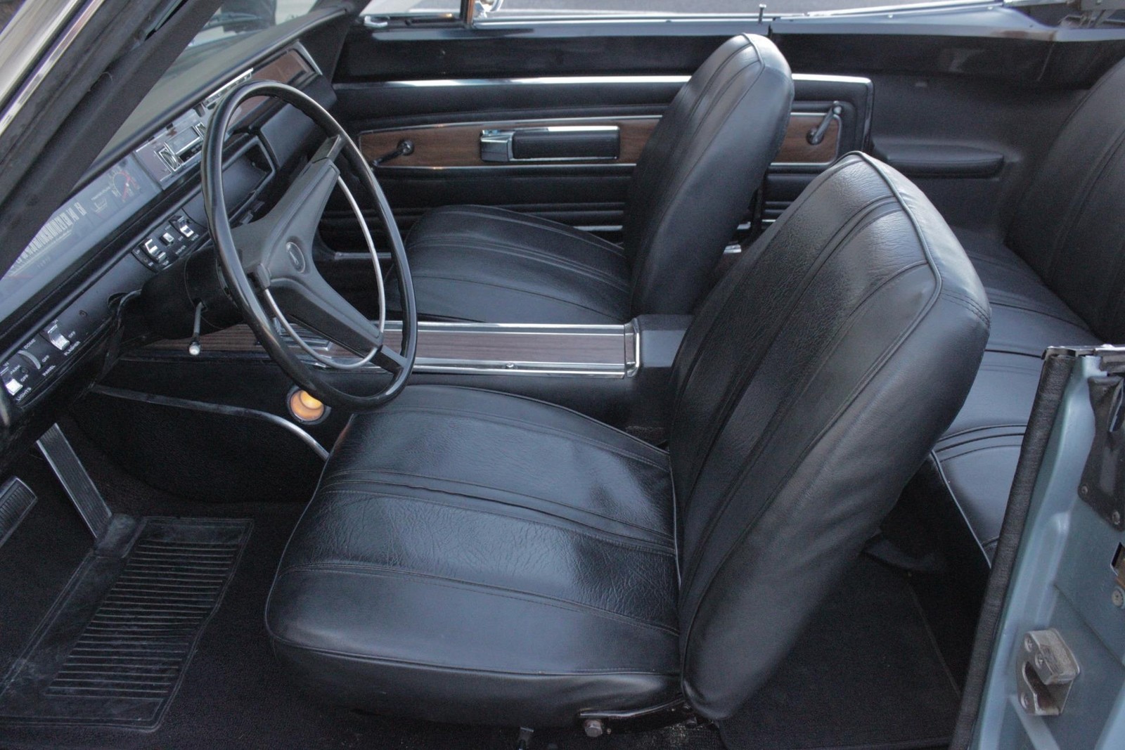 Plymouth-GTX-1968-2-Door-13