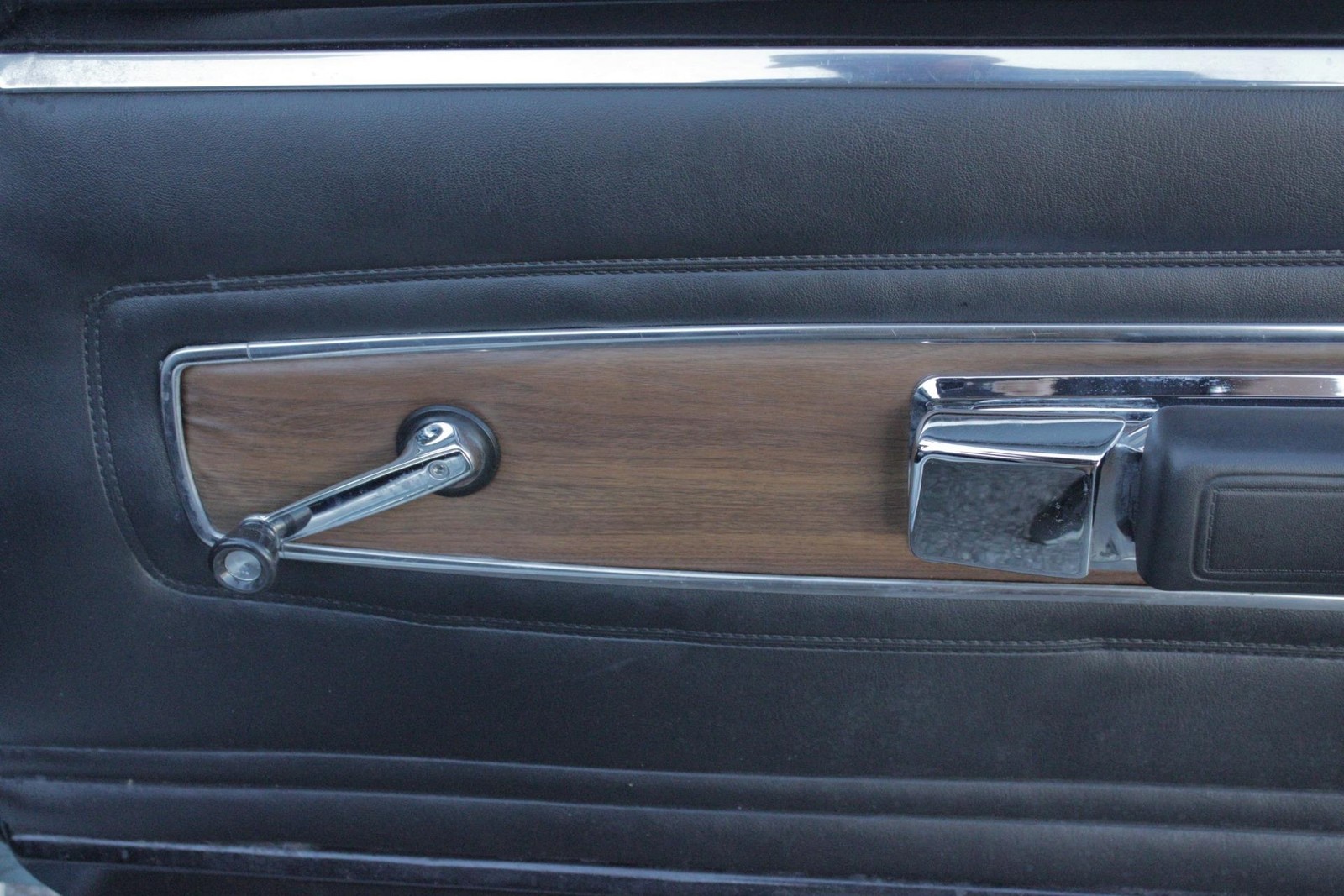 Plymouth-GTX-1968-2-Door-24