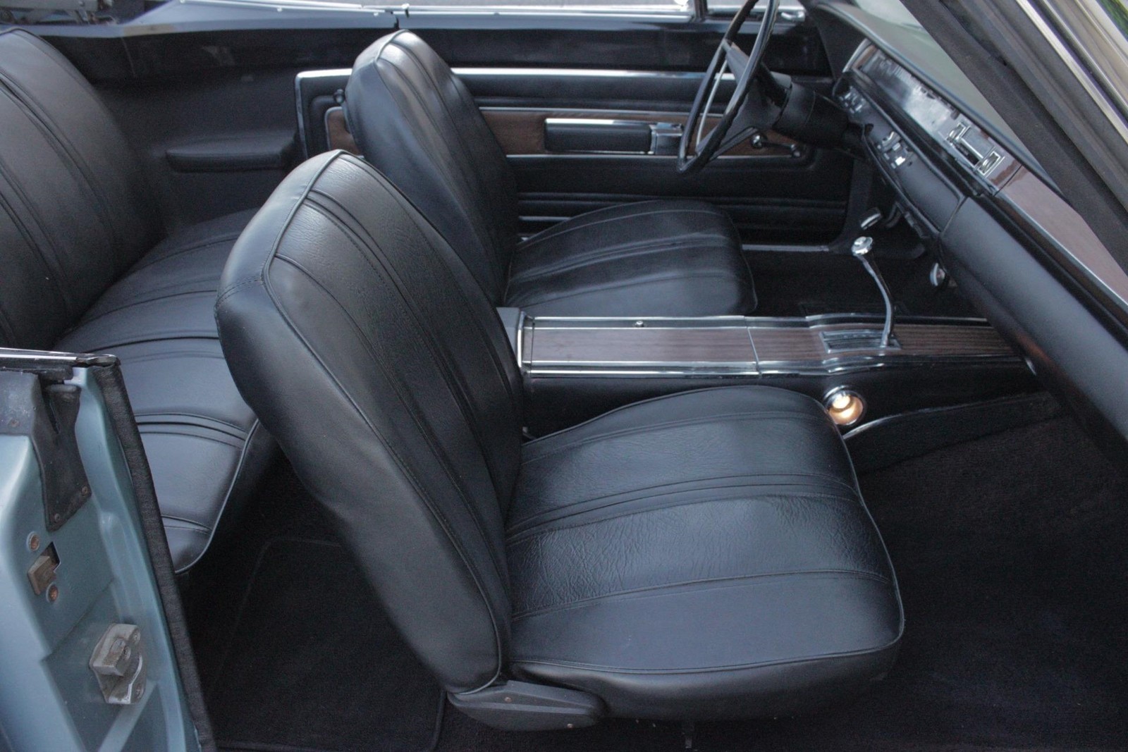 Plymouth-GTX-1968-2-Door-25