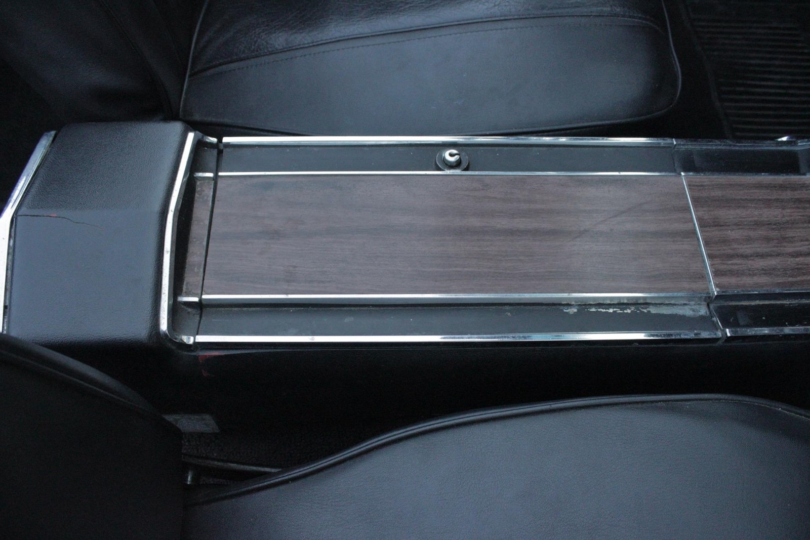 Plymouth-GTX-1968-2-Door-30