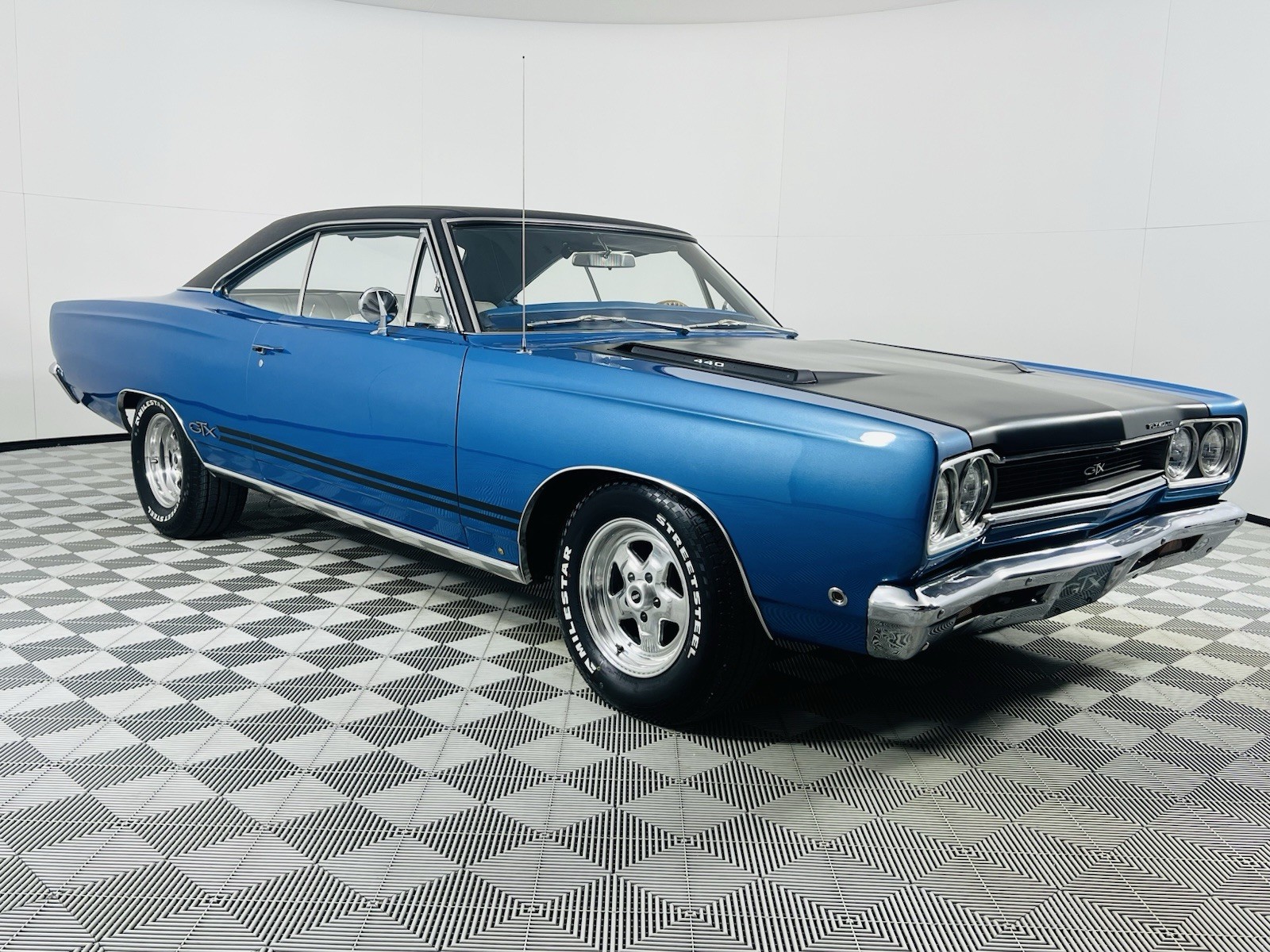 Plymouth-GTX-1968-Coupe-1