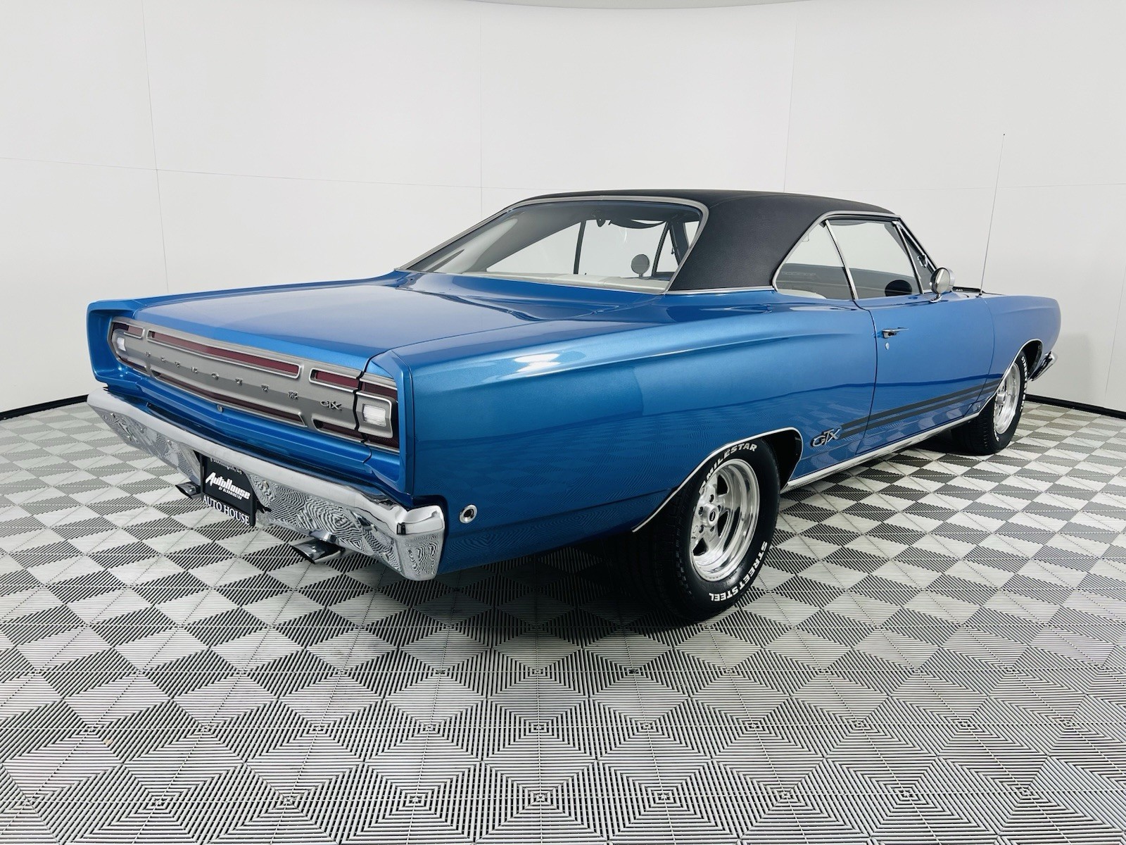 Plymouth-GTX-1968-Coupe-4
