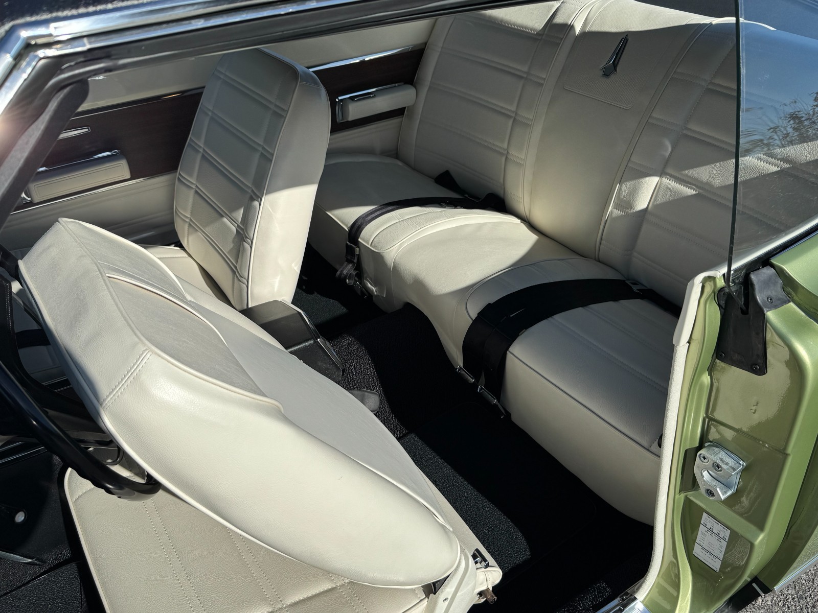 Plymouth-GTX-1969-Sedan-10