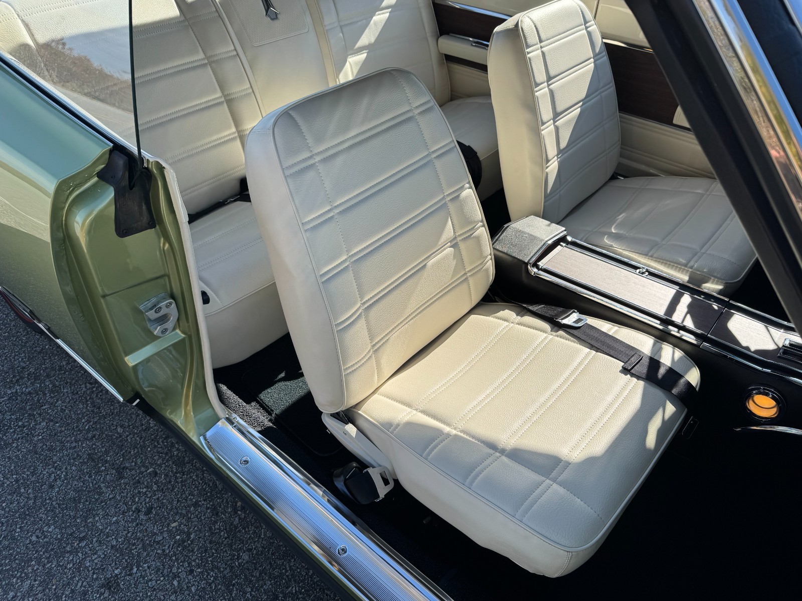 Plymouth-GTX-1969-Sedan-12