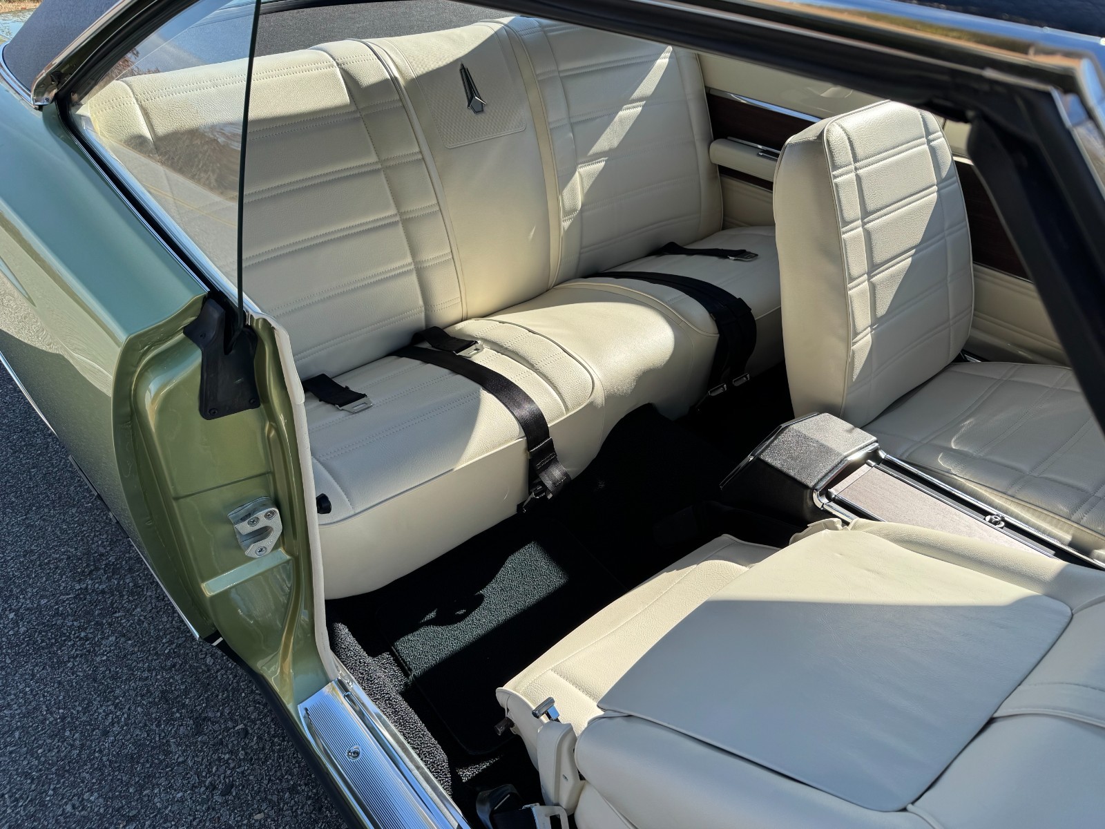 Plymouth-GTX-1969-Sedan-13