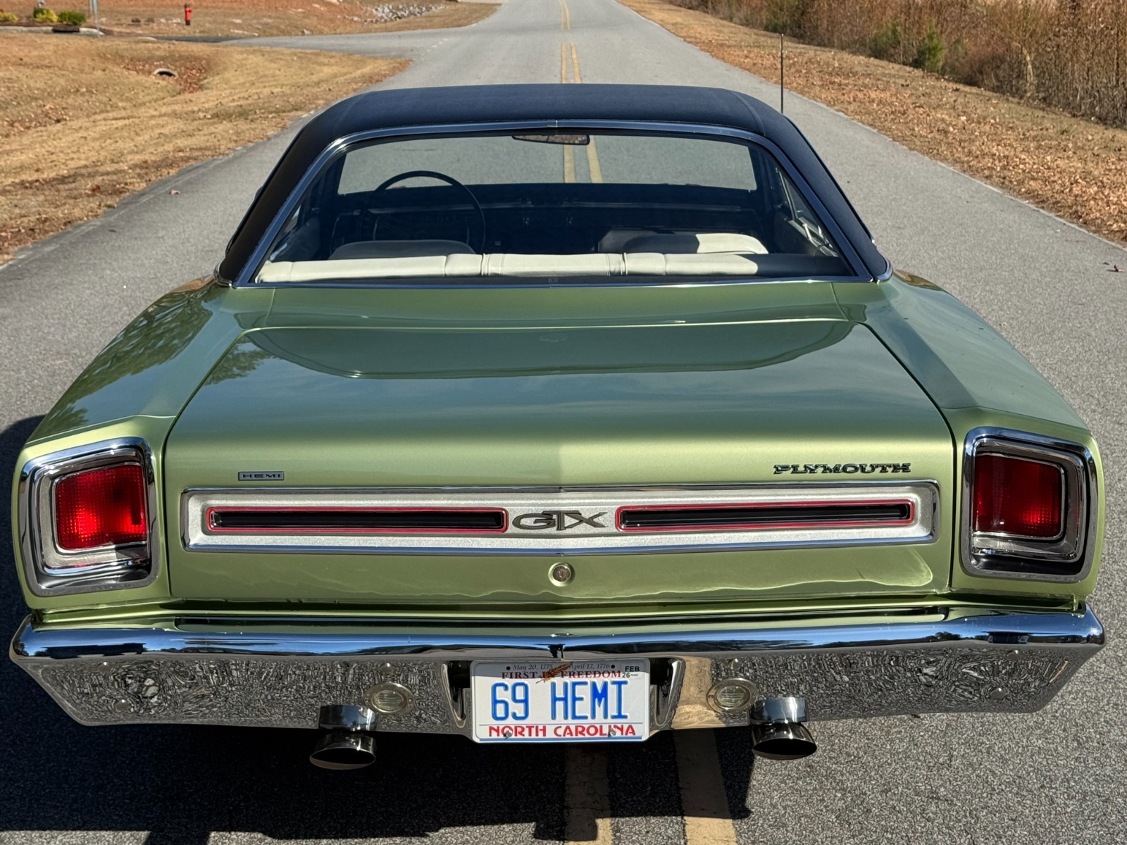 Plymouth-GTX-1969-Sedan-3