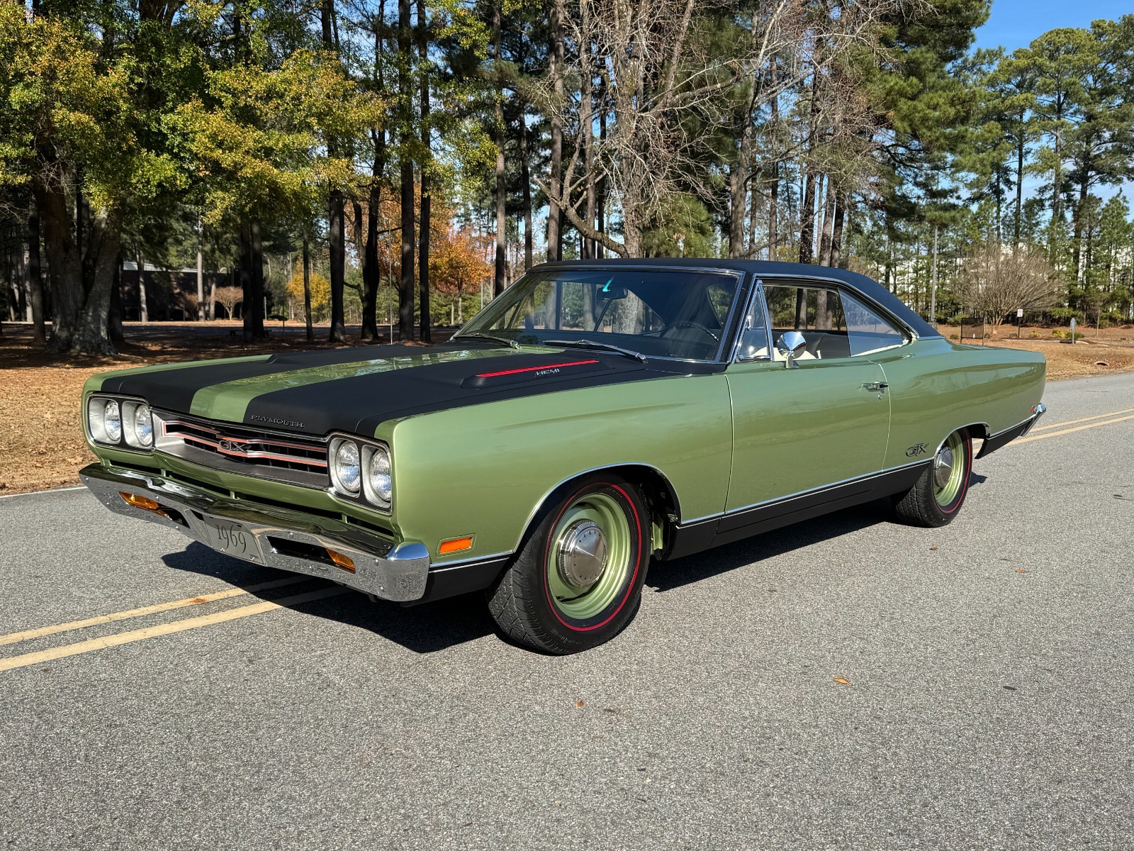 Plymouth-GTX-1969-Sedan-4