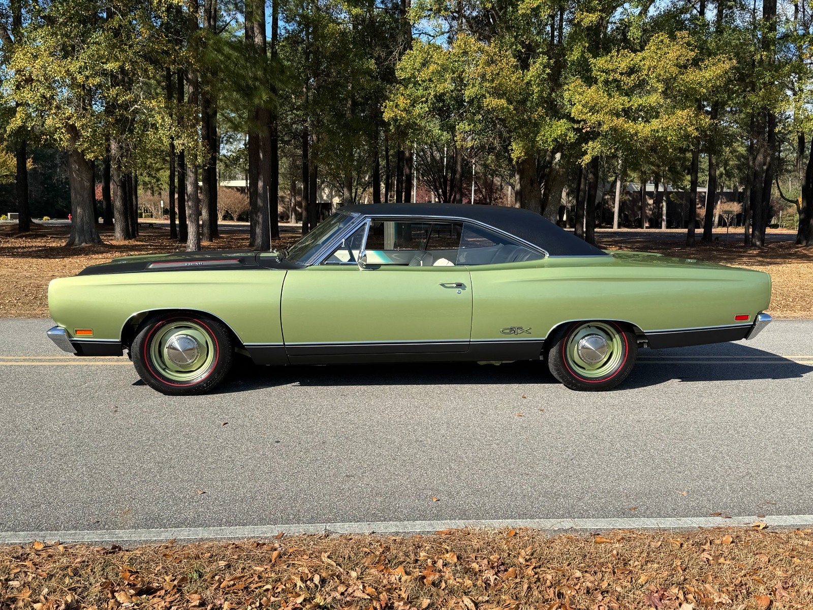 Plymouth-GTX-1969-Sedan-6