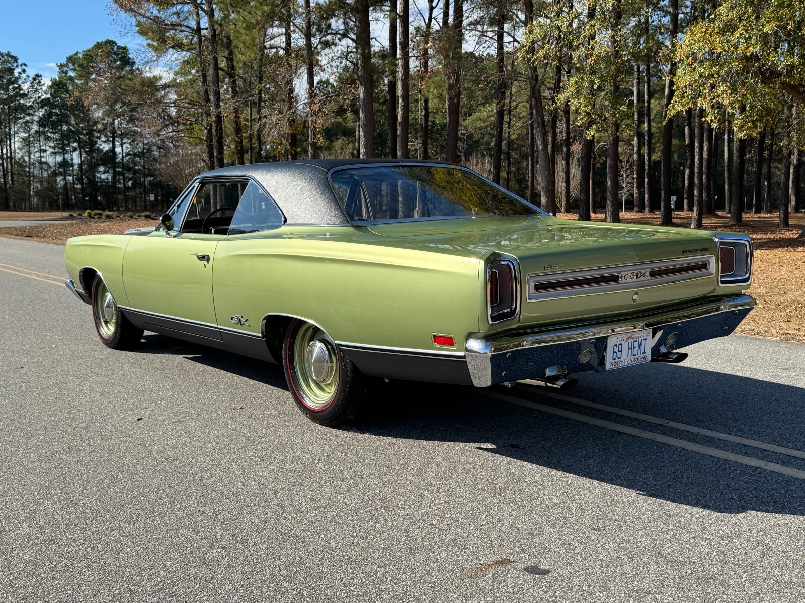 Plymouth-GTX-1969-Sedan-7