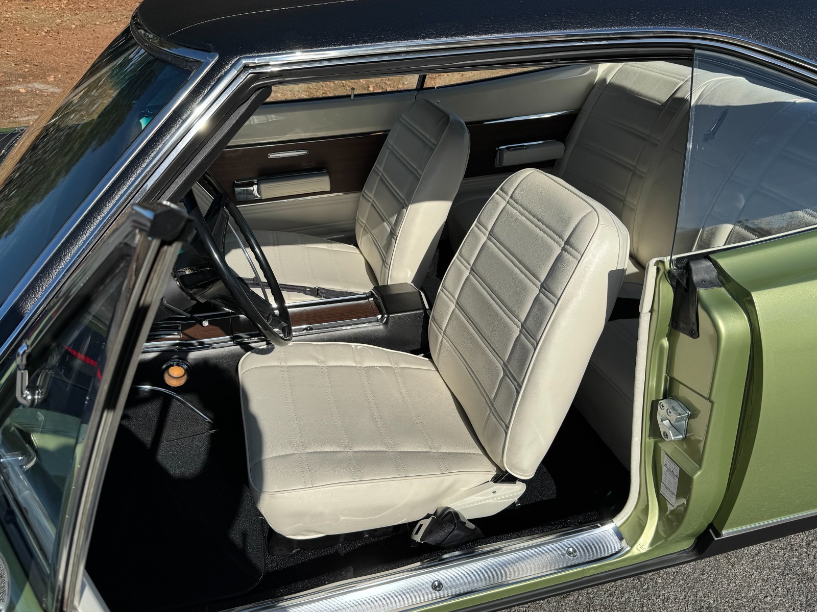 Plymouth-GTX-1969-Sedan-9