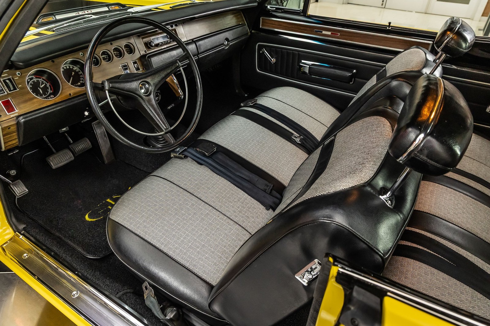 Plymouth-GTX-1970-Other-2