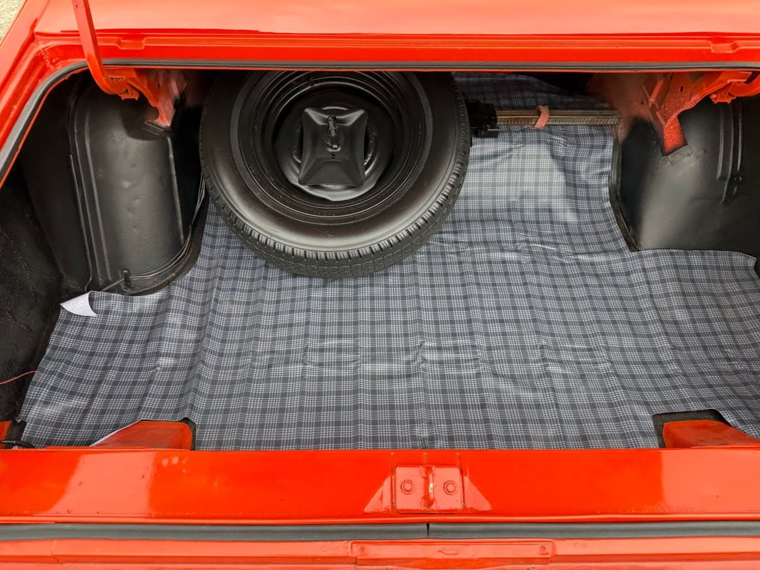 Plymouth-GTX-1971-23