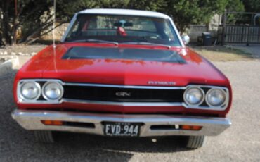 Plymouth-Gtx-1968-Red-White-1