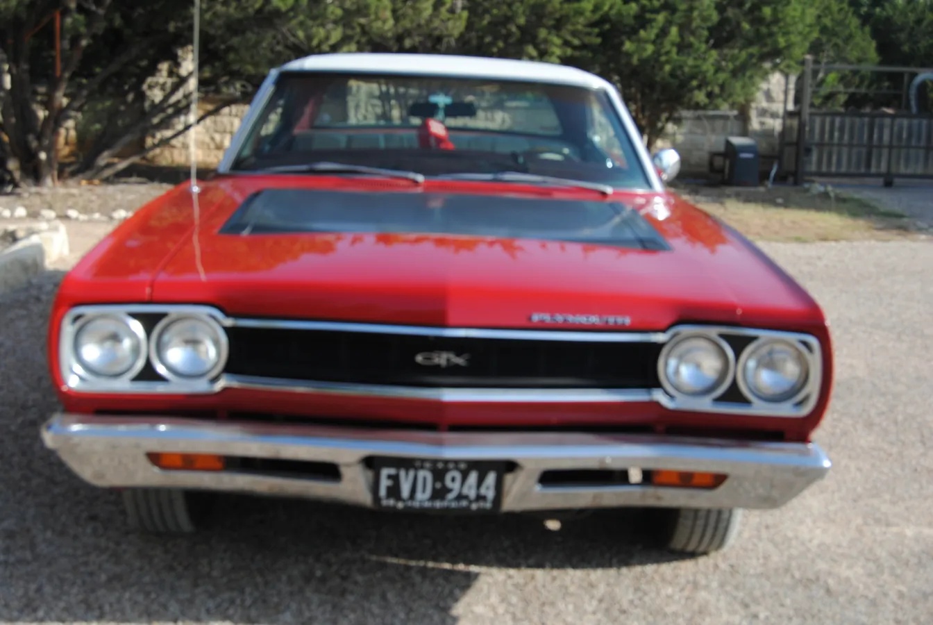 Plymouth-Gtx-1968-Red-White-1