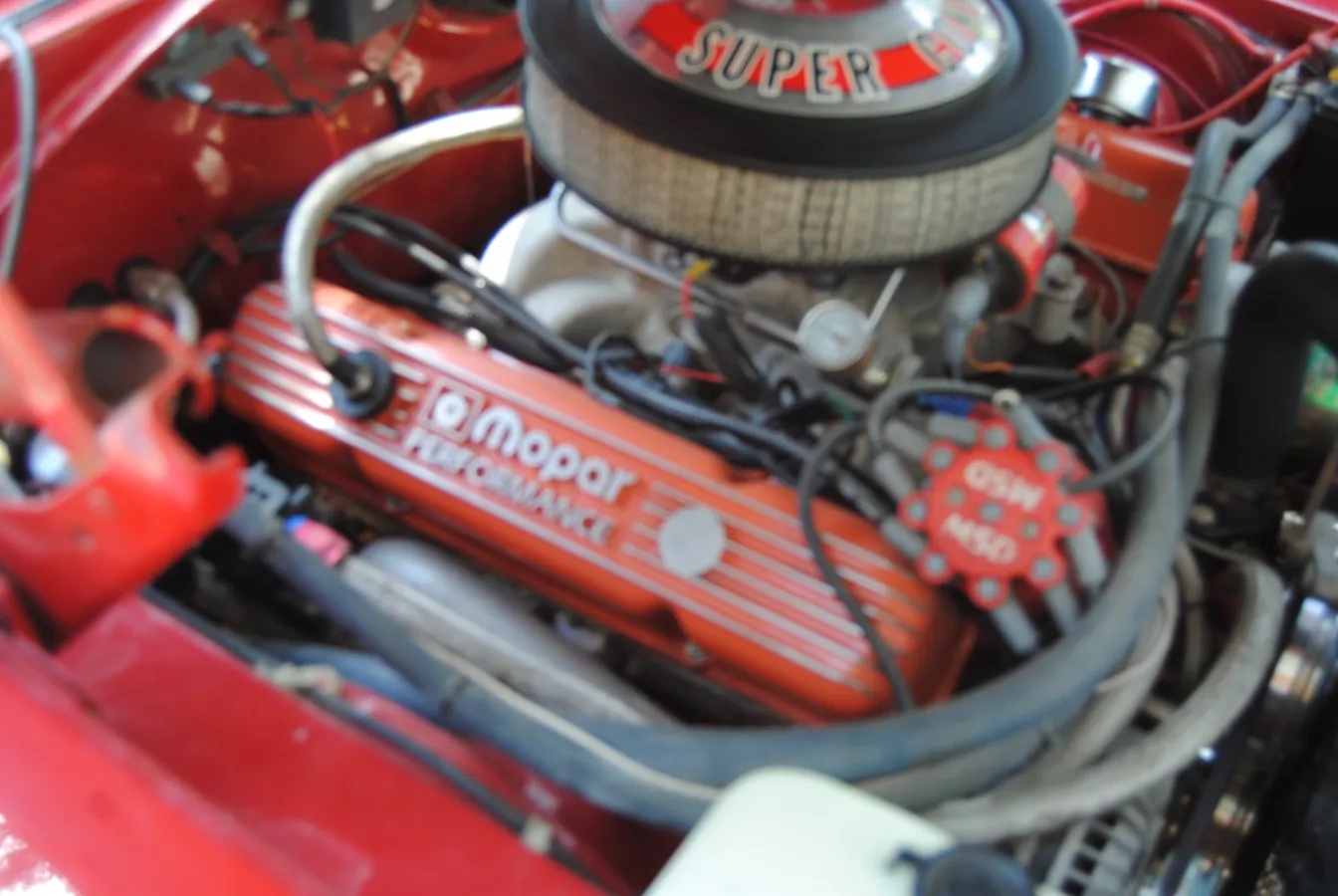 Plymouth-Gtx-1968-Red-White-2