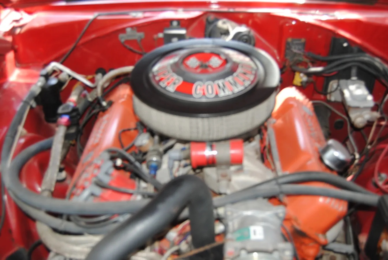 Plymouth-Gtx-1968-Red-White-3