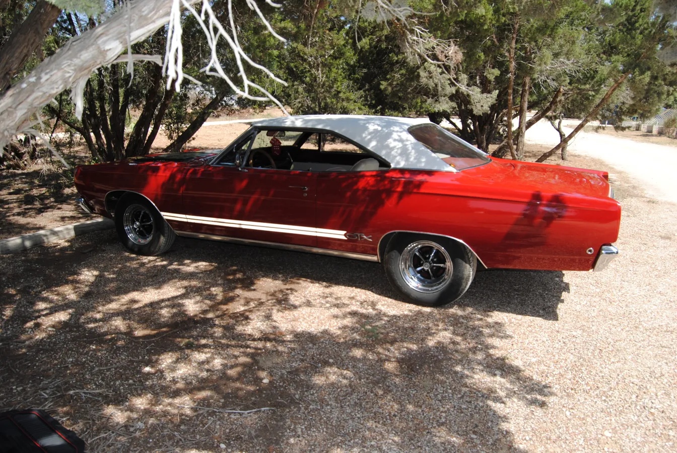 Plymouth-Gtx-1968-Red-White-7