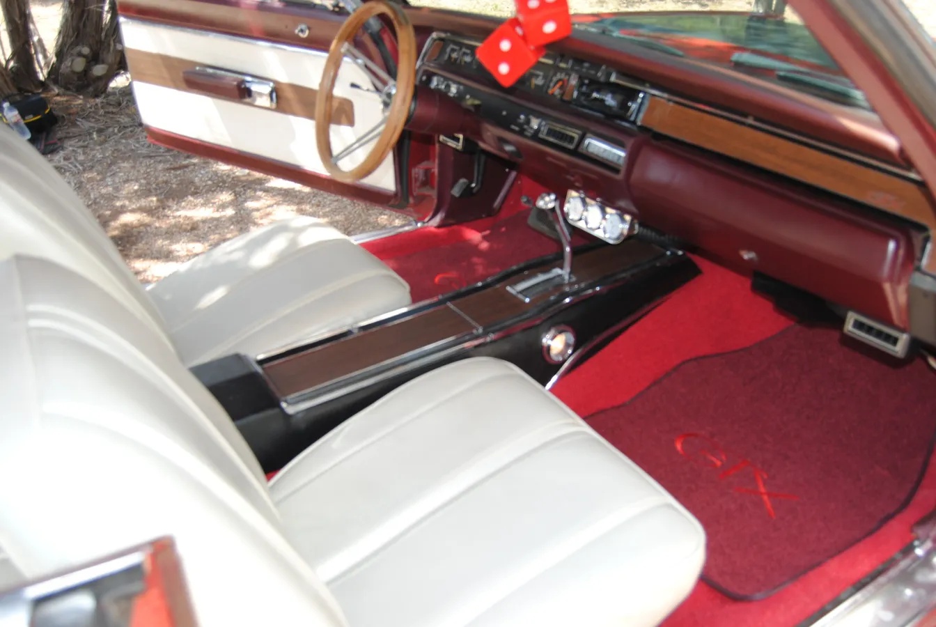 Plymouth-Gtx-1968-Red-White-8