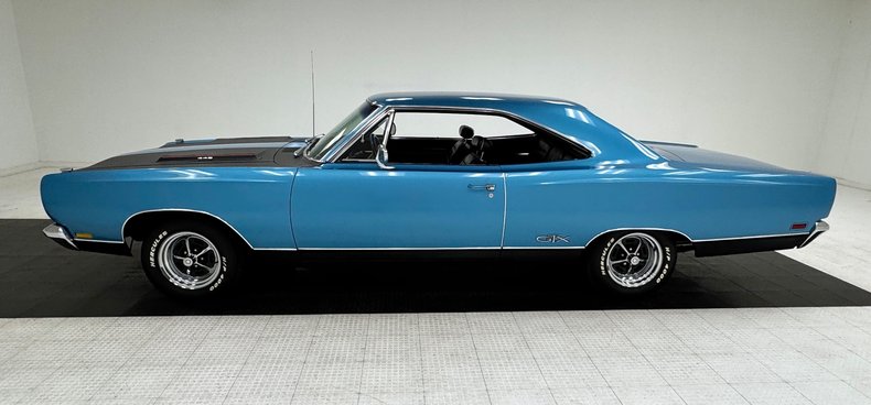 Plymouth-Gtx-1969-Blue-Fire-Metallic-Black-1