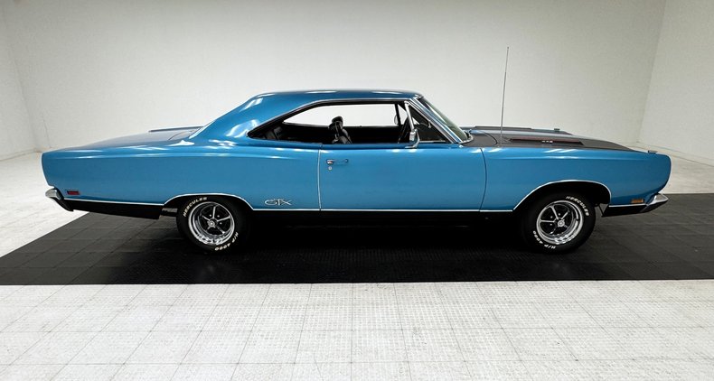 Plymouth-Gtx-1969-Blue-Fire-Metallic-Black-17