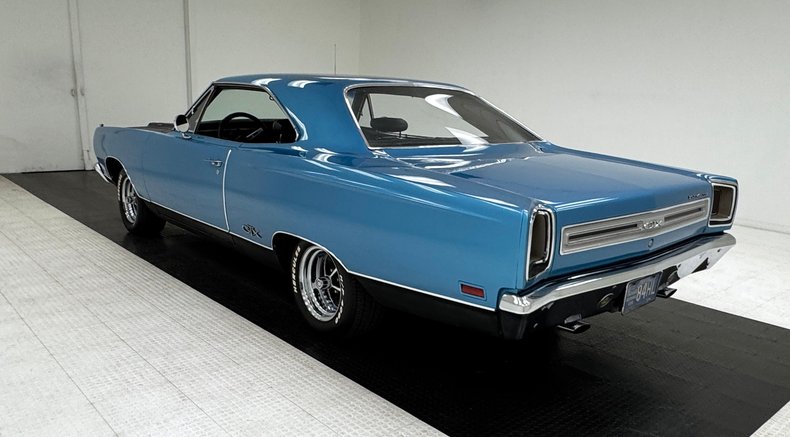 Plymouth-Gtx-1969-Blue-Fire-Metallic-Black-2