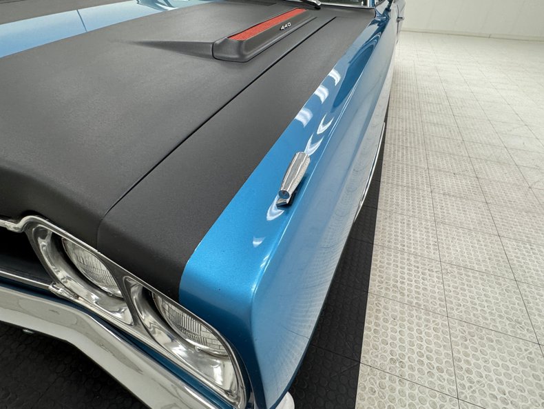 Plymouth-Gtx-1969-Blue-Fire-Metallic-Black-23