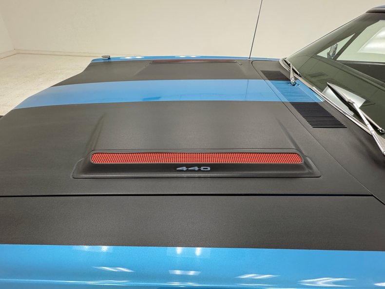 Plymouth-Gtx-1969-Blue-Fire-Metallic-Black-25