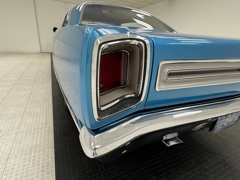 Plymouth-Gtx-1969-Blue-Fire-Metallic-Black-33