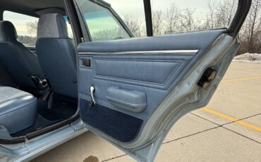 Plymouth-Horizon-1987-11