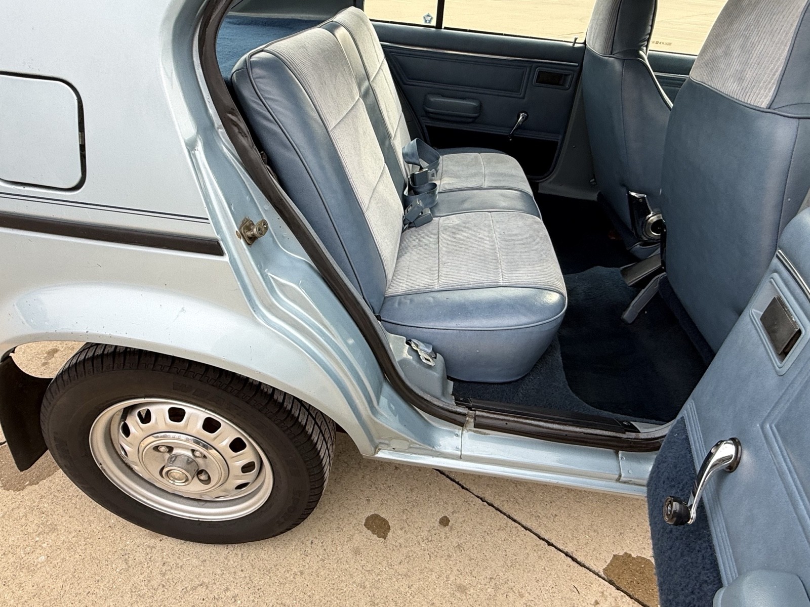 Plymouth-Horizon-1987-28