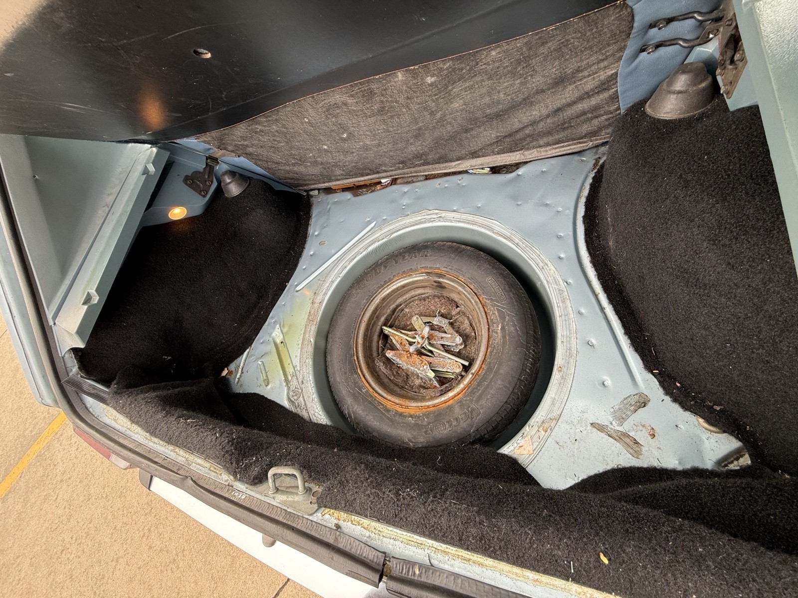 Plymouth-Horizon-1987-5