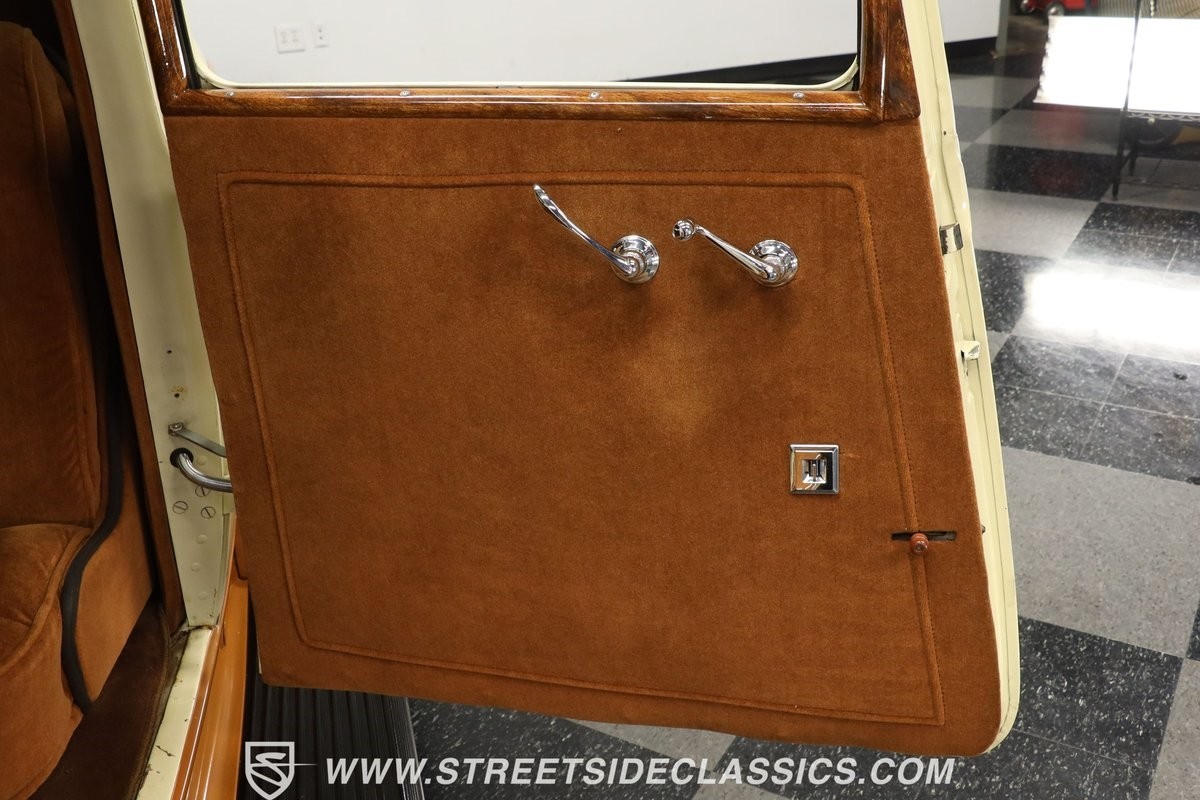 Plymouth-PD-1933-Coupe-33