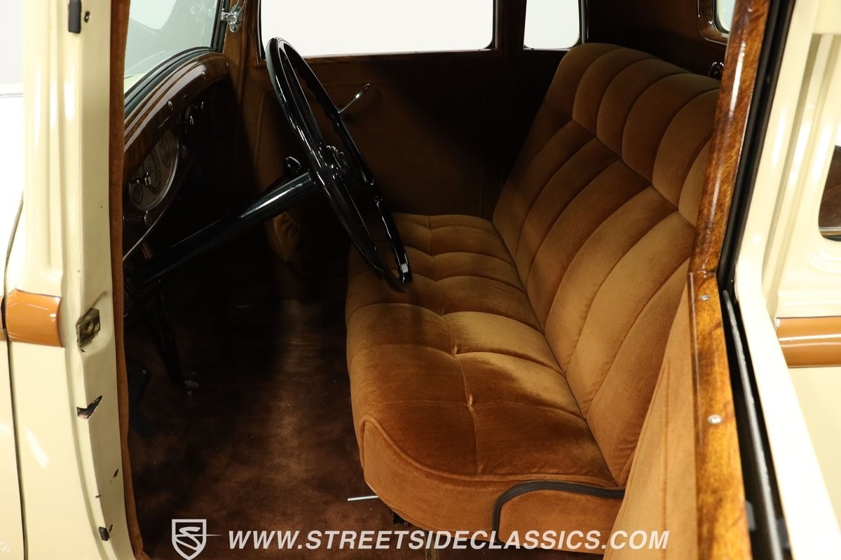 Plymouth-PD-1933-Coupe-34