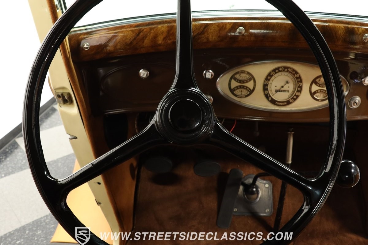 Plymouth-PD-1933-Coupe-35