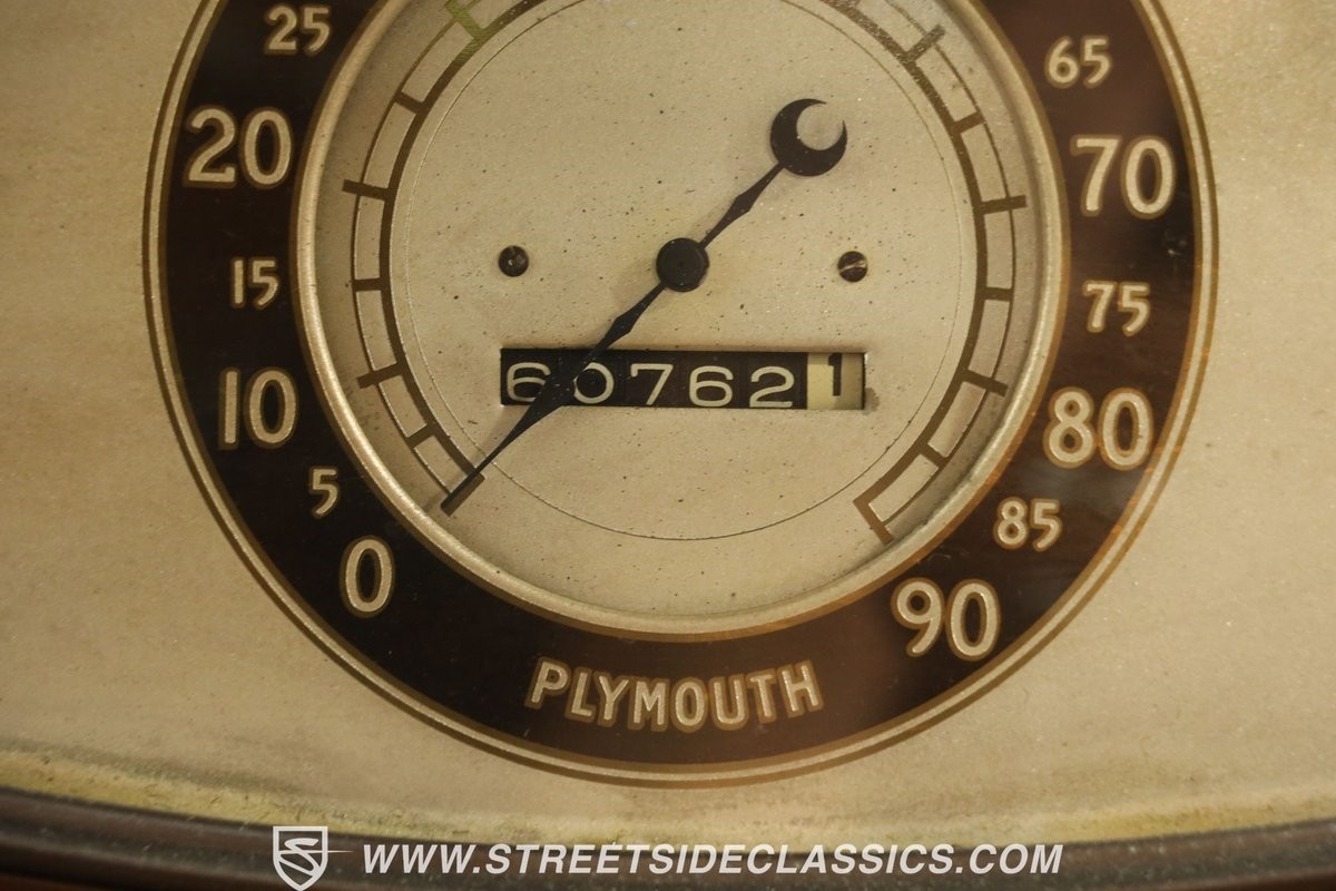 Plymouth-PD-1933-Coupe-37